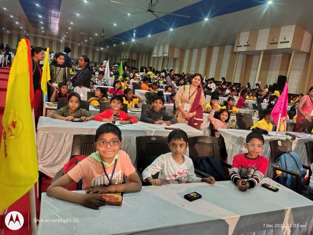 Students practicing with abacus at Smart Kids Study Circle