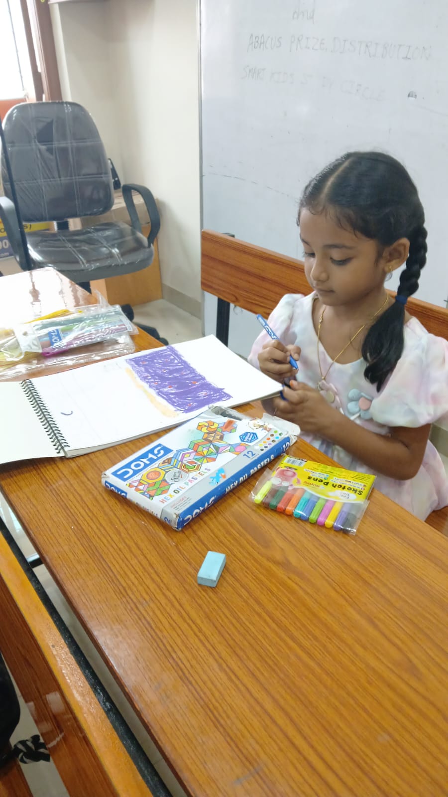 Teacher conducting mindful Art Therapy Workshop session with students at Smart Kids Study Circle, Manish Nagar Nagpur